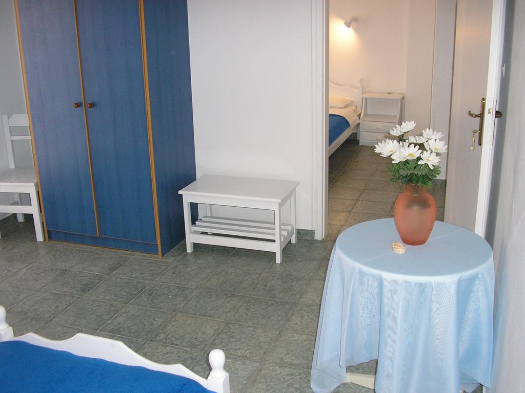 Finikas Santorini Hotel Kamári Cameră foto