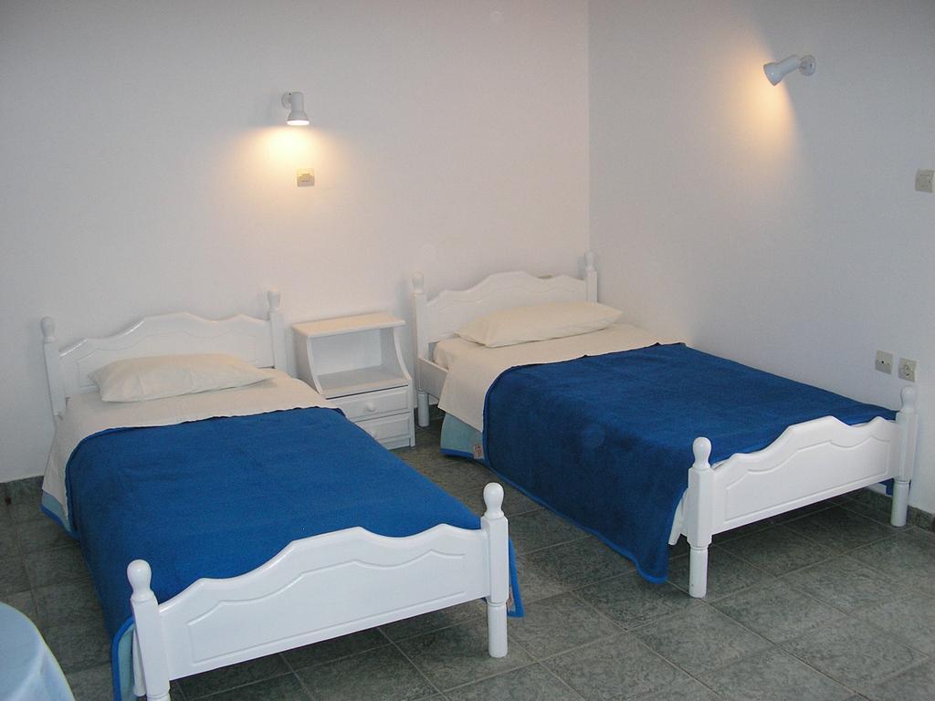 Finikas Santorini Hotel Kamári Cameră foto